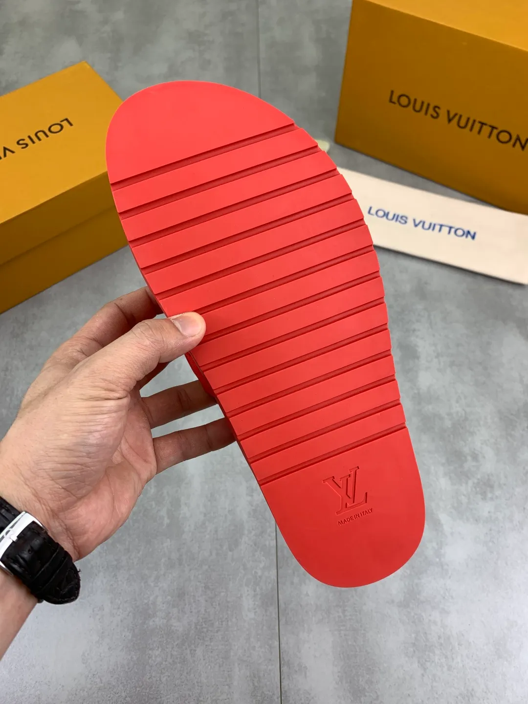 Men's shoes 💰P320 💰[New style]🆘 Original quality [LOUIS VUITTON] The popular Louis Vuitton LV men's slippers on the official website are on sale simultaneously! Original fabric imported from Italy, original factory special supply, code number: 38-44 (45 customized), many colors available